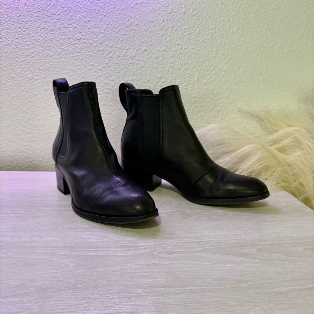 Vince Black Leather Slip On Chelsea Boot Booties w Heel 6.5